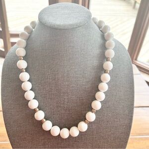 🍭6/$30 White and gold chunky beaded costume jewelry vintage necklace